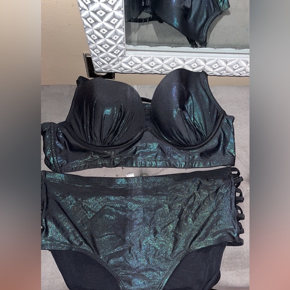 Green metallic swim - Picture 3 of 3